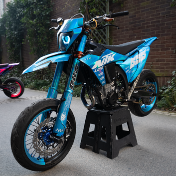 Full Custom Fork Graphics