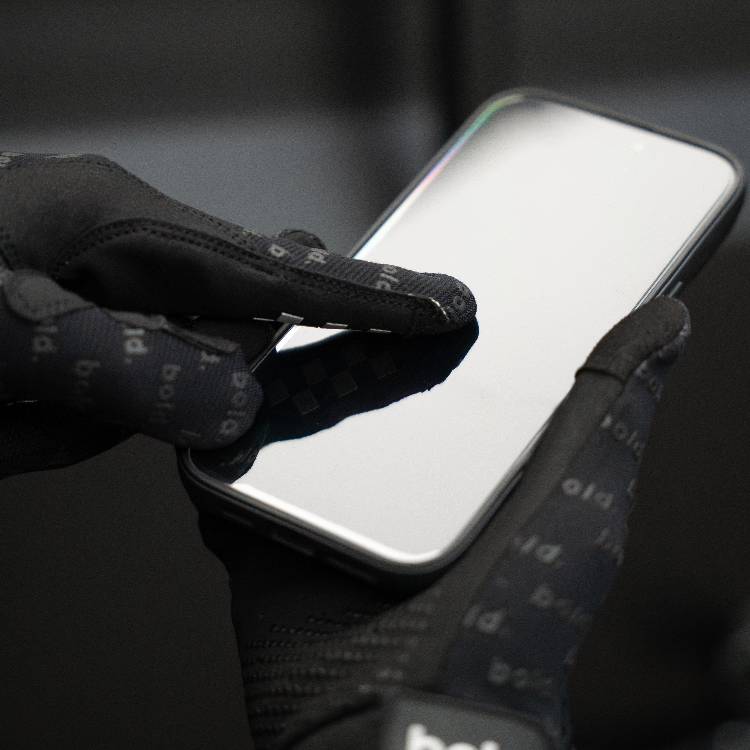 bold. SWIFT MX GLOVES - Black Edition - Bolddesignz