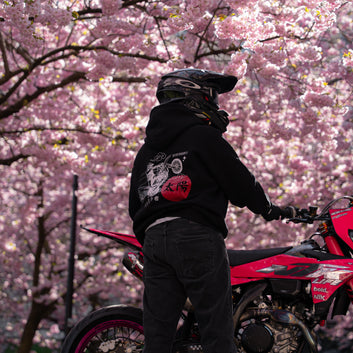 bold. Daitanna Hoodie