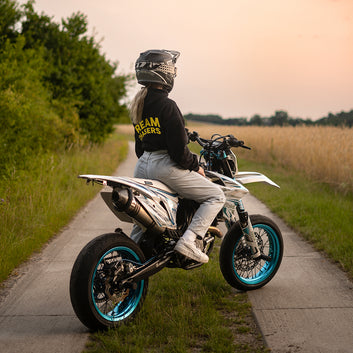 bold. Dream Chaser Yellow Hoodie (oversize fit)