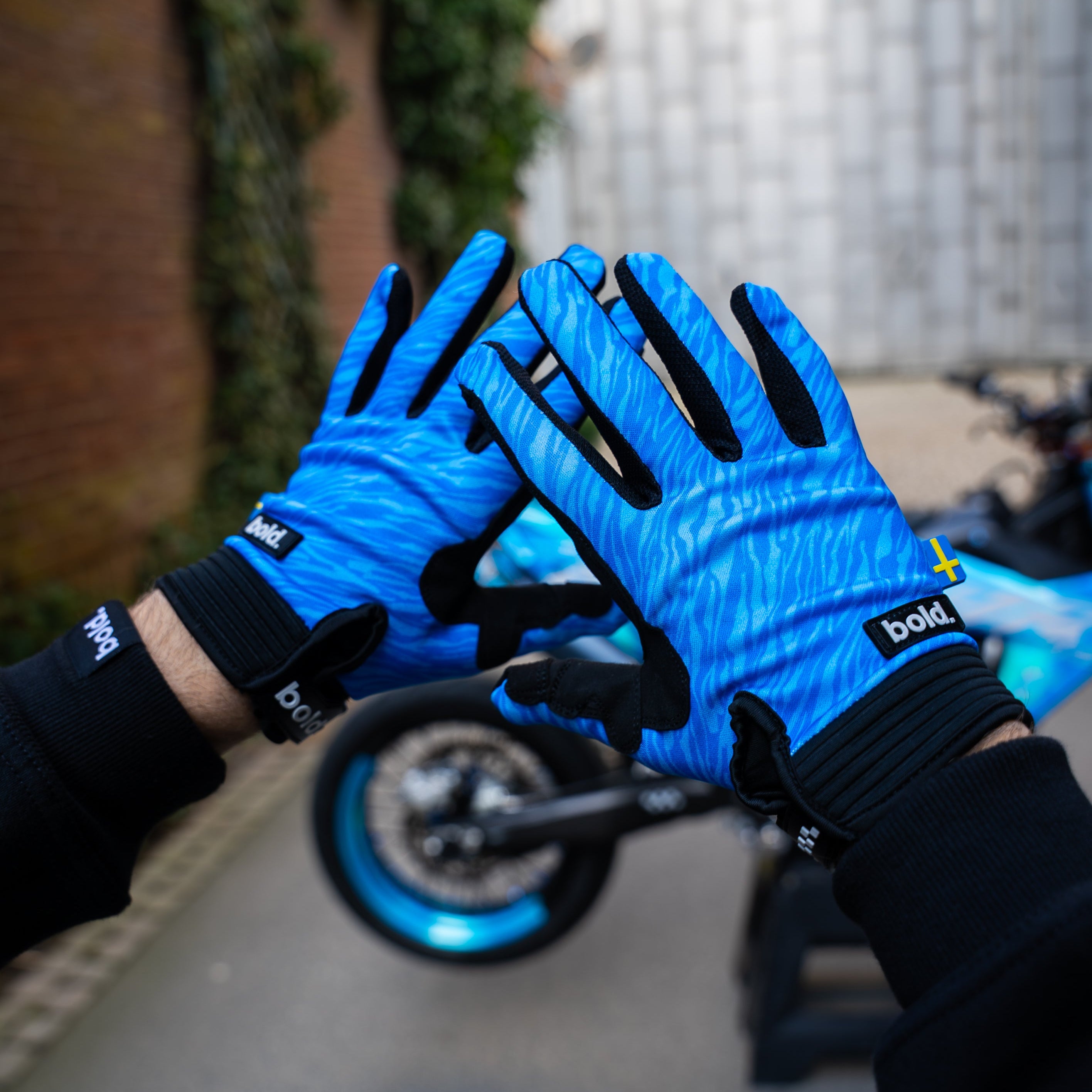 bold. NTK V5 SWIFT MX GLOVES