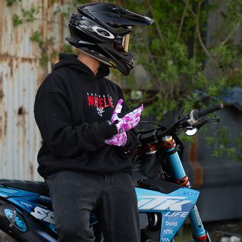 bold. Hustler SWIFT MX GLOVES